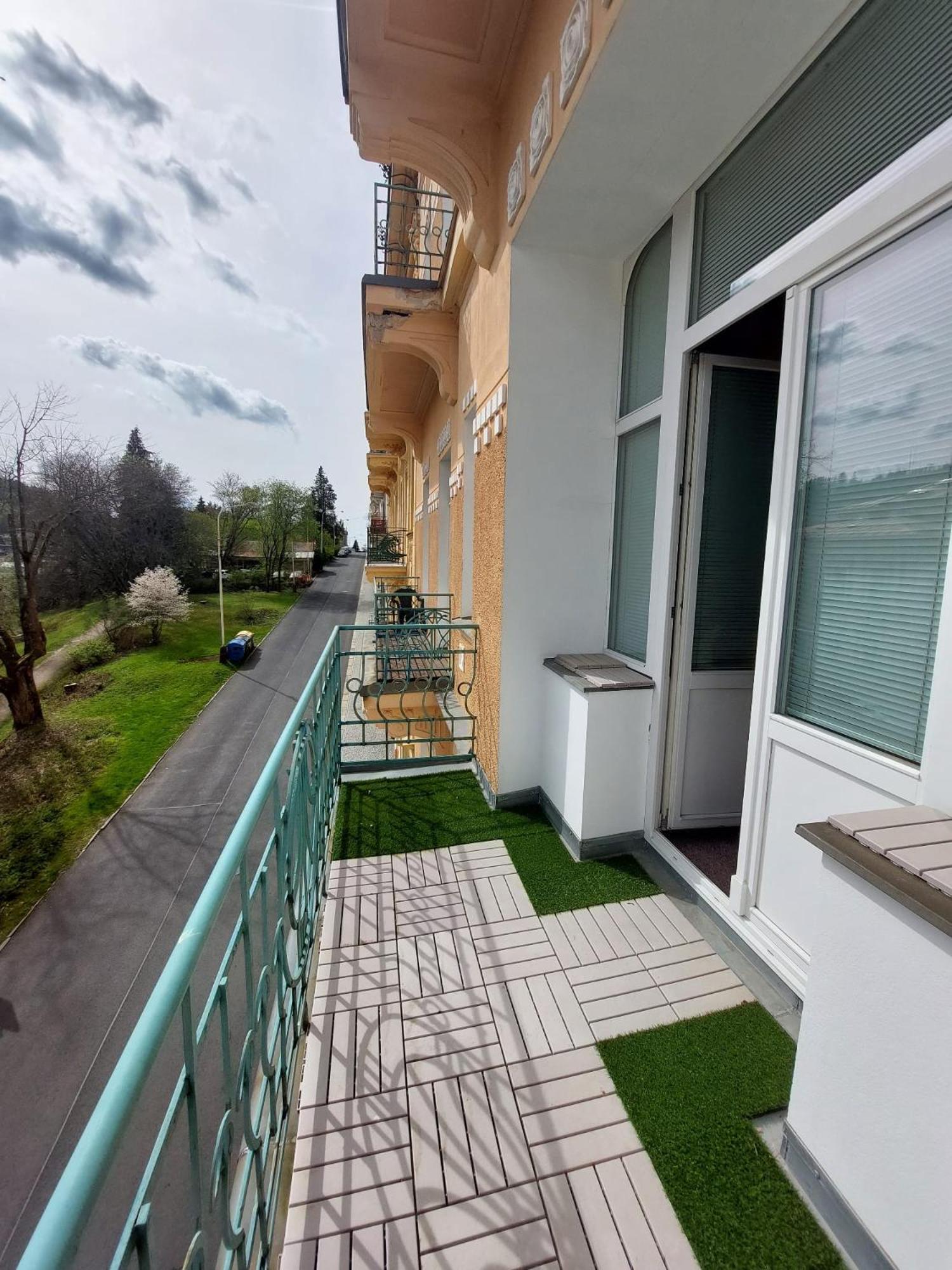 Balconies Above Colonnade Apartment Marianske Lazne Exterior photo