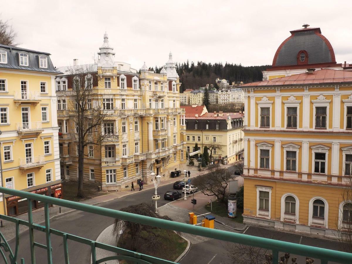 Balconies Above Colonnade Apartment Marianske Lazne Exterior photo